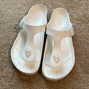 White 41 Gizeh Birkenstocks, size 10